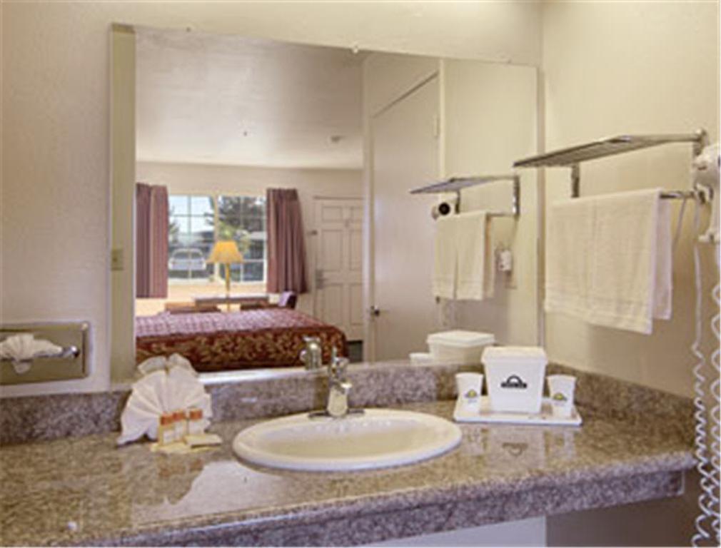Days Inn Salinas Airport Quarto foto